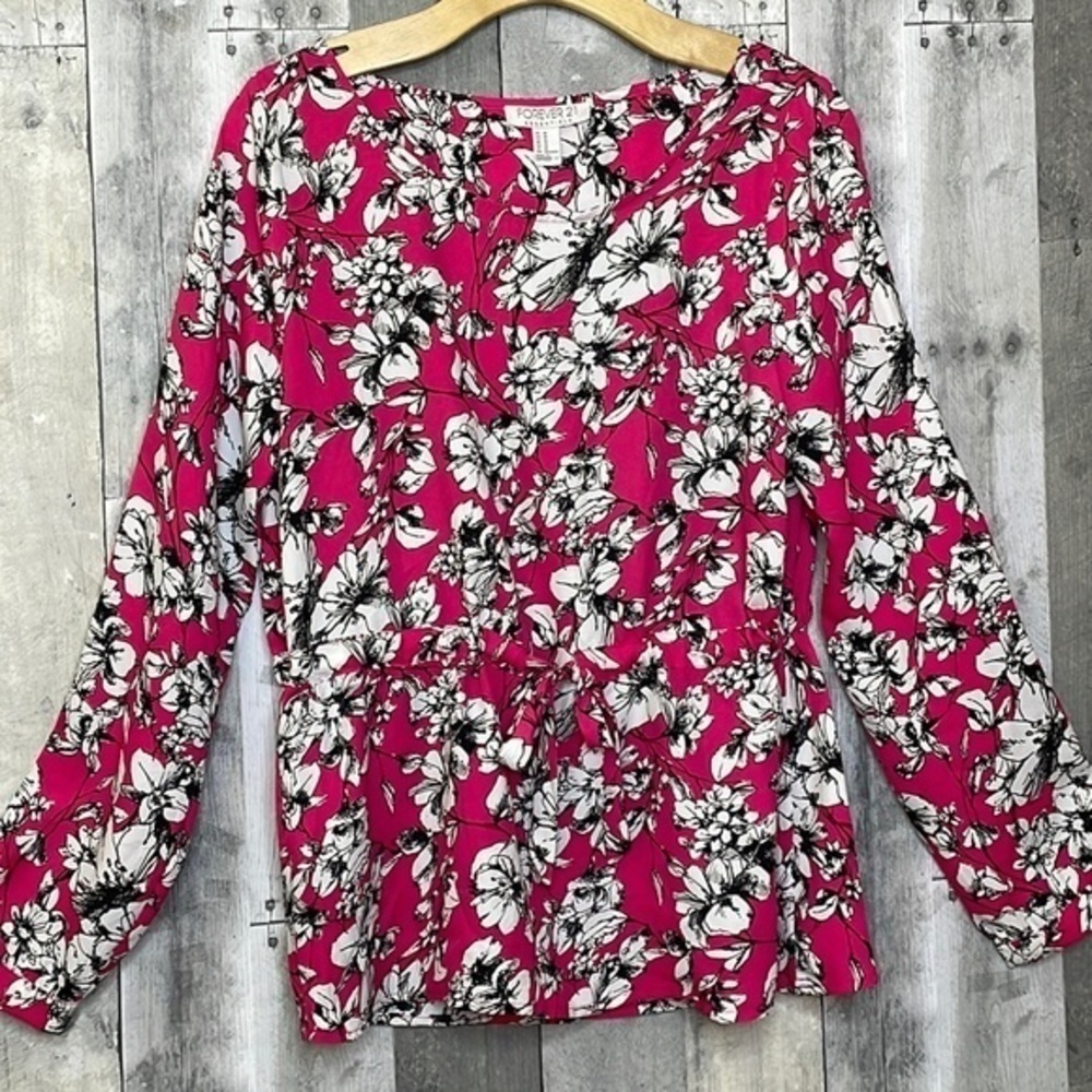 FOREVER 21 long sleeve lightweight blouse with cinched waist. Size‎ medium. EUC